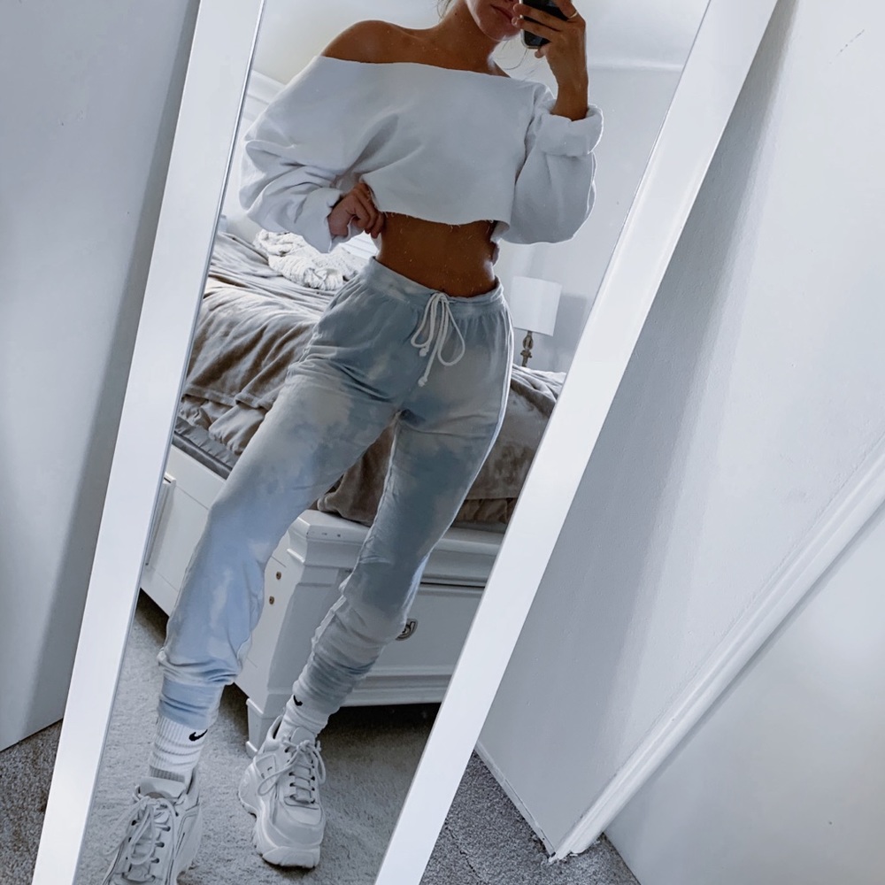 SET sweatshirt and joggers